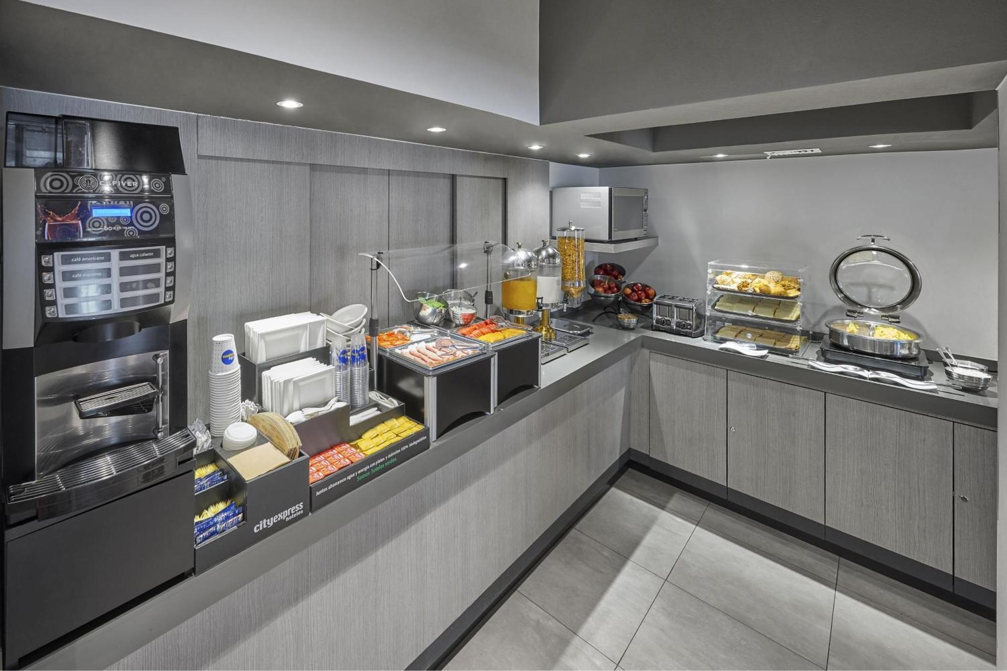 City Express Junior By Marriott Ciudad De Mexico Sullivan Exterior photo