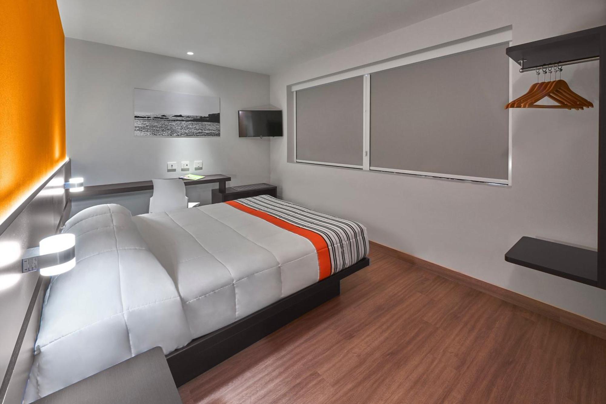 City Express Junior By Marriott Ciudad De Mexico Sullivan Exterior photo