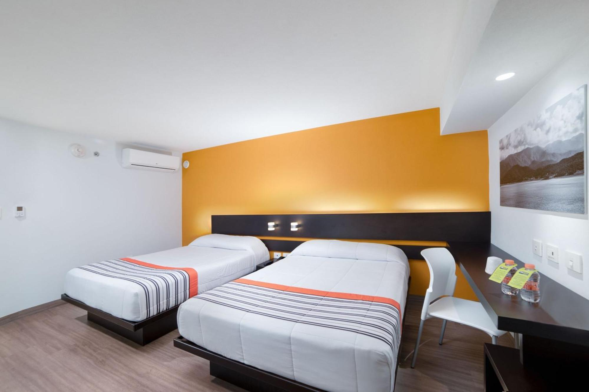 City Express Junior By Marriott Ciudad De Mexico Sullivan Exterior photo